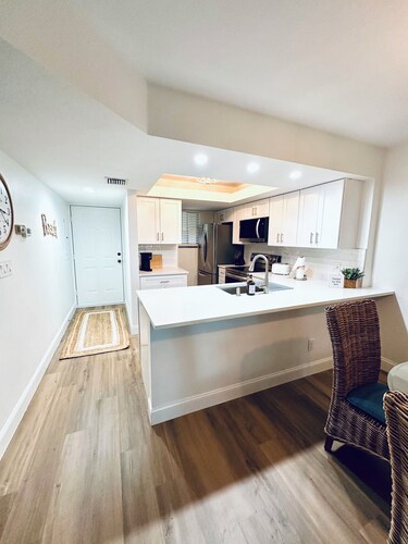 New! Just renovated coastal condo, Gated community, 10 min to beach by shuttle! 