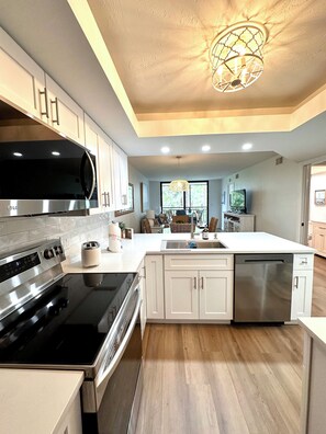 Kühlschrank, Mikrowelle