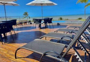 야외 수영장, 08:00 ~ 20:00 오픈, 수영장 파라솔, 일광욕 의자