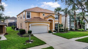 Exterior - MEGA HOME! Relax By the Pool! EPIC Resort-Only 4 miles to Disney! (Kissimmee)