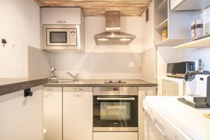 Kjøleskap, mikrobølgeovn, ovn og oppvaskmaskin