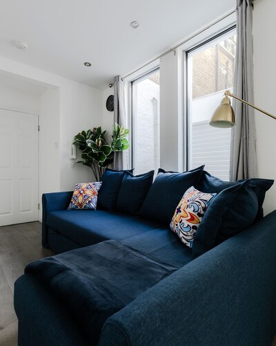 Wonderful 2 Bed Apartment near Portobello Road