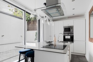 Oven - Wonderful 2 Bed Apartment near Portobello Road (London)