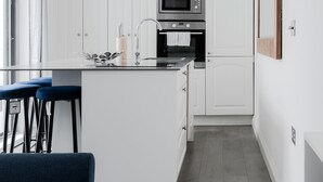 Shared kitchen - Wonderful 2 Bed Apartment near Portobello Road (London)
