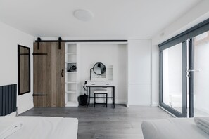 2 개의 침실, 저자극성 침구, 여행용 아기침대, 무료 WiFi