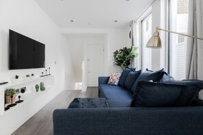 Unclassified image, 2 of 25, button - Wonderful 2 Bed Apartment near Portobello Road (London)
