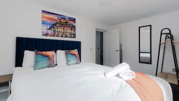 1 bedroom, hypo-allergenic bedding, internet