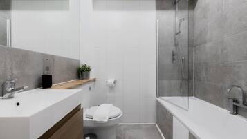 Elite-Apartment, eigenes Bad, Stadtblick | Badezimmer
