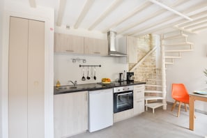 Fridge, microwave, oven, coffee/tea maker