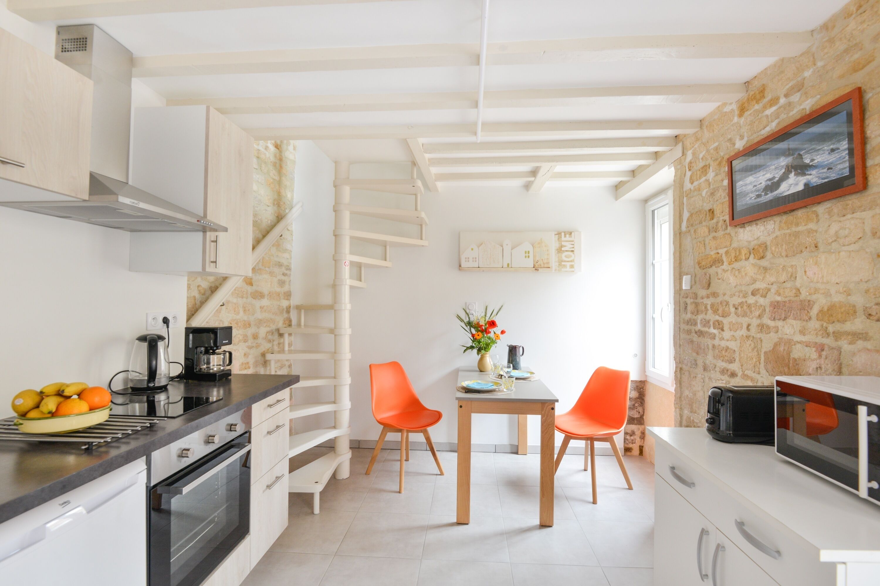 ثلاجة، ميكروويف، فرن، ماكينة لصنع القهوة/الشاي