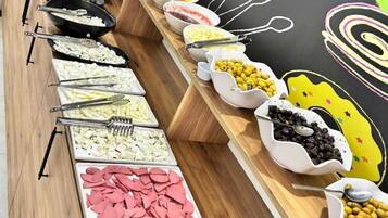 Free daily buffet breakfast