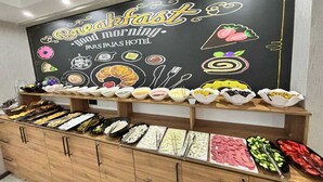 Sudah termasuk sarapan prasmanan setiap hari