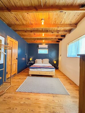 3 chambres, bureau, Wi-Fi gratuit, draps fournis