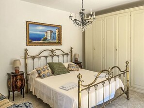 1 makuuhuone, silitysrauta/-lauta, Wi-Fi