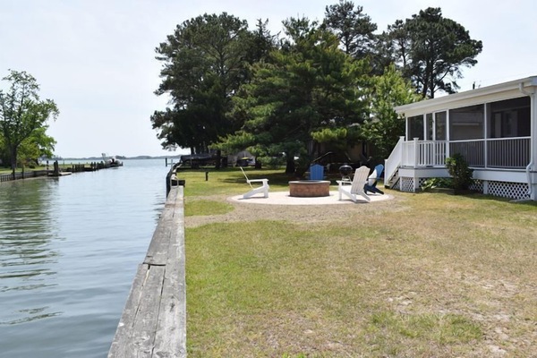 The canal leads out to the beautiful Oyster Bay