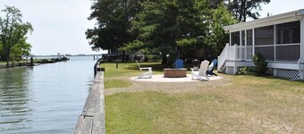Meme’s Landing-4BR Canal Front | Fire Pit | Kayaks