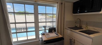 LUX 5 - Cozy 1-bed 1bath w/ WiFi, AC in a beautiful neighborhood in Nassau city