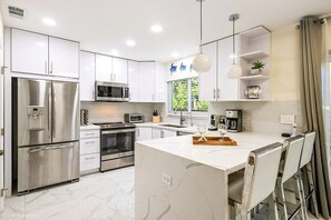 Mikrovågsugn, ugn och diskmaskin