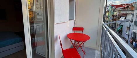 POP Above Wall | Balcony