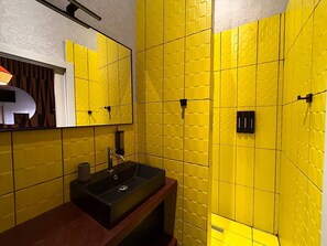 Design Double Room | Bathroom | Shower, hair dryer, towels, soap - Arnaldone (Naples)