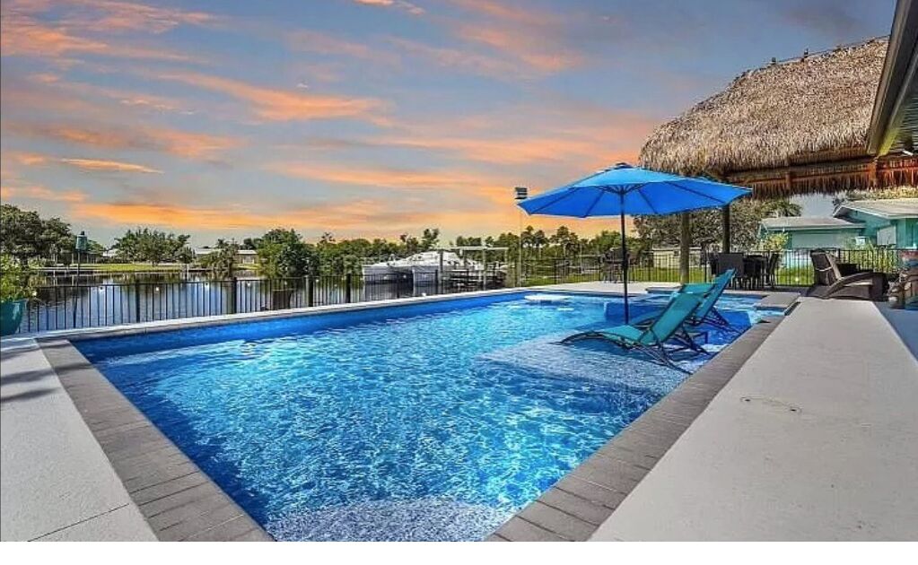 NEW! Welcome to Tiki Cottage! Paradise Awaits! Pet-Friendly