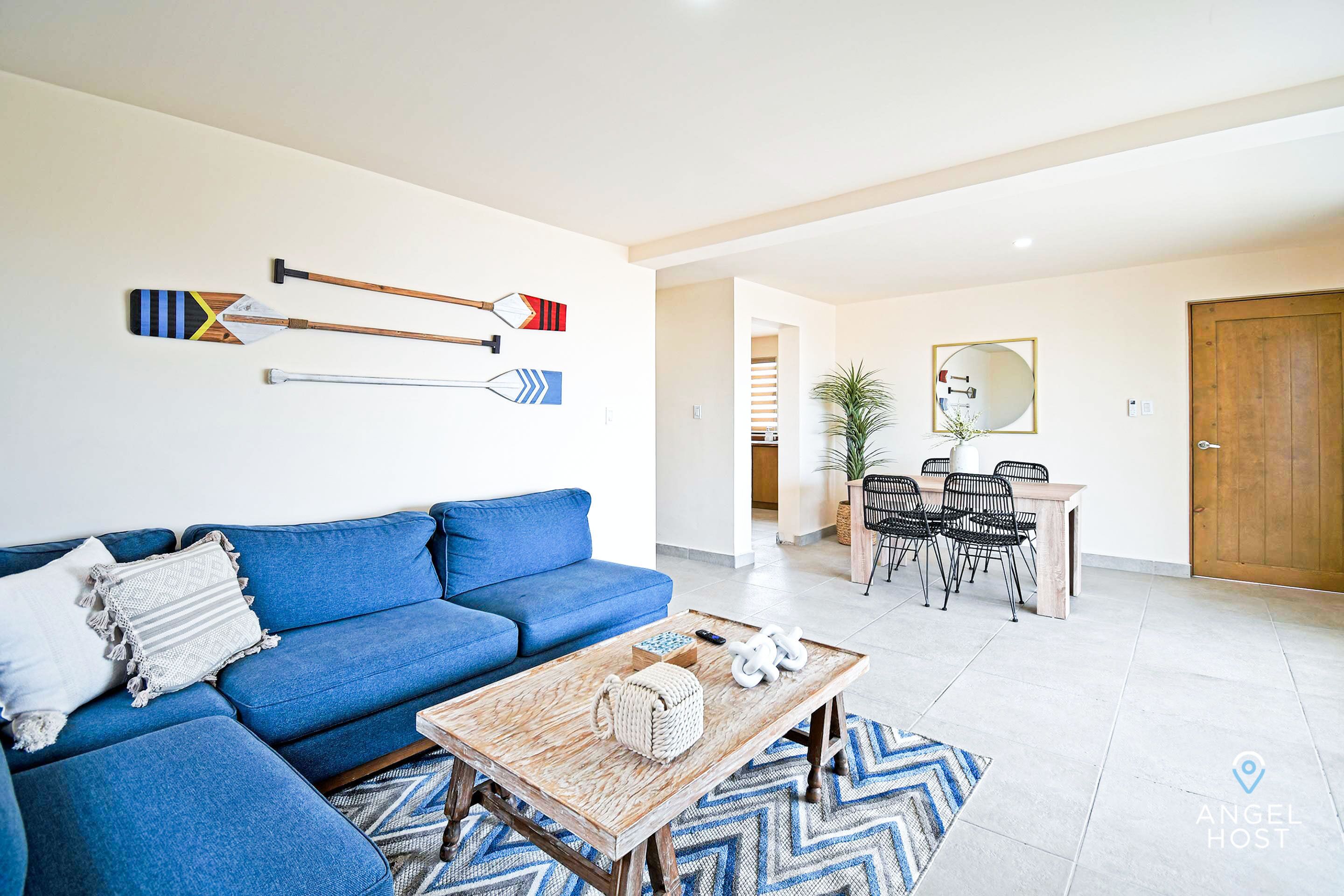 Departamento Confort, 2 habitaciones, balcón | Área de sala de estar | Smart TV y servicios de streaming 