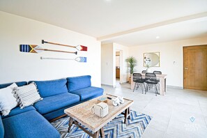 Comfort Apartment, 2 Bedrooms, Balcony | Living area