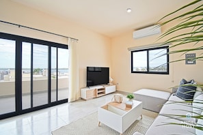Living area - Cozy Stay with onsite Pool Near Malecon (La Paz)