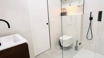 Appartement, uitzicht op de binnenplaats | Badkamer