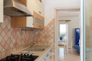 Private kitchen - Casa Sottovento a Porto Cervo by Wonderful Italy (Arzachena)