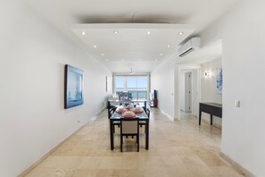 Dining - Kite Beach Oceanfront condo Hot tub and Pool 204 (Kite Beach)