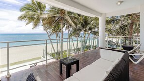Property grounds - Oceanfront Pool - Hot Tub on Kite Beach 306 (Cabarete)