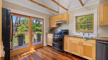 KylskÄp, mikrovÄgsugn, ugn och spishÀll