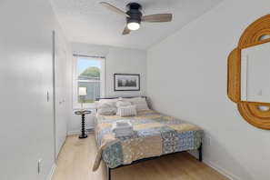 2 habitaciones, escritorio, tabla de planchar con plancha y wifi