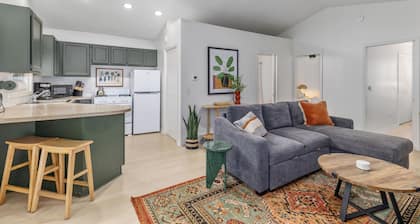 Charming 2-bedroom house in Saugatuck with AC, WiFi, Pet Friendly