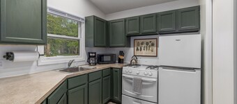 Charming 2-bedroom house in Saugatuck with AC, WiFi, Pet Friendly