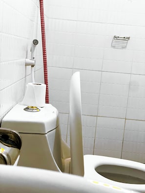 Deluxe Apartment | Bathroom