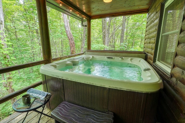 Outdoor spa tub