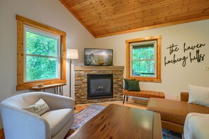 TV, fireplace, video games, DVD player - Havenwood Hocking Hills (Logan)