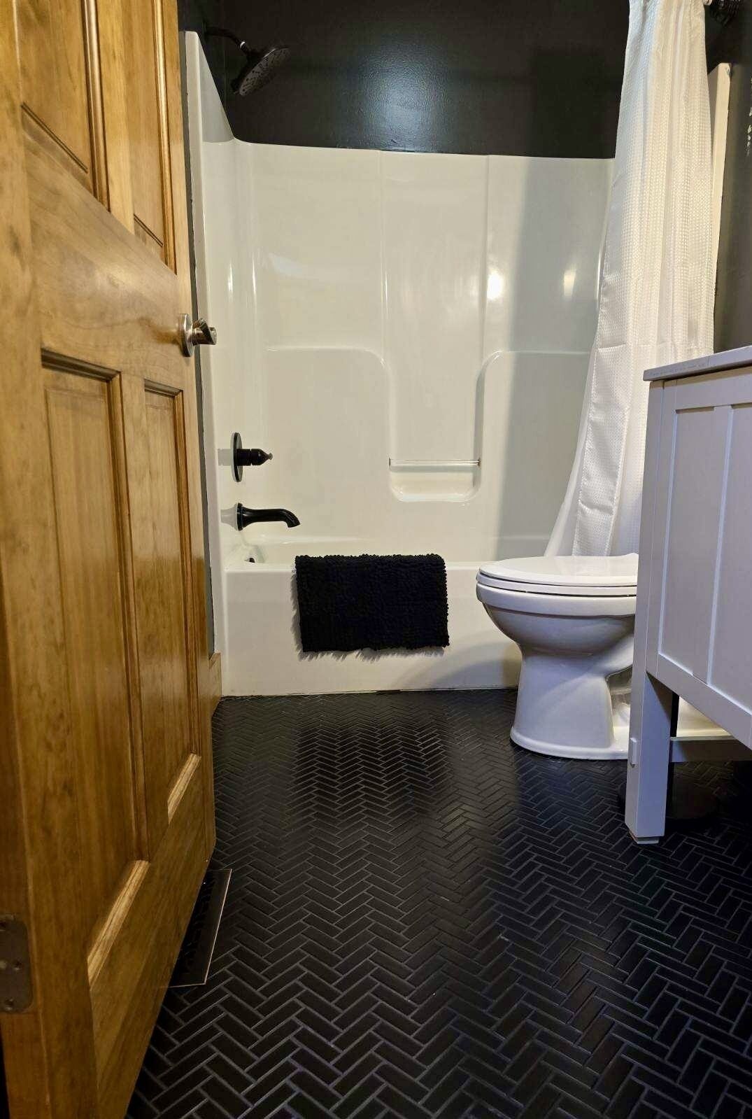 Dusch, hårtork, handdukar och tvål