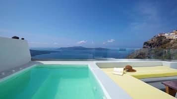 Exclusieve suite, hot tub, uitzicht op zee | Kameruitzicht