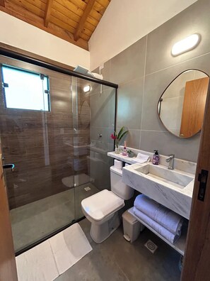 Toallas, jabón, papel de baño 