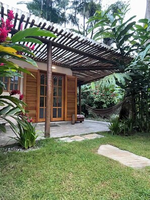 Exterior detail - Pousada Villa dos Tucanos Camburi house 1 (Praia de Camburí São Sebastião)