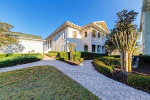 Exterior - NEW listing! 3-bedroom condo Ground floor on Reunion Resort Kissimmee (Kissimmee)