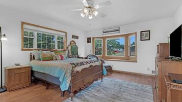 4 bedrooms, iron/ironing board, travel crib, free WiFi