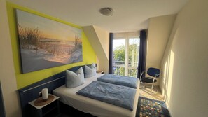 3 bedrooms, free WiFi, bed sheets - You live directly on the beach, comfortably on 2 spacious floors. (Schönberg)
