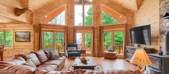 Eagle's Escape - Mountain top lodge with spectacular views