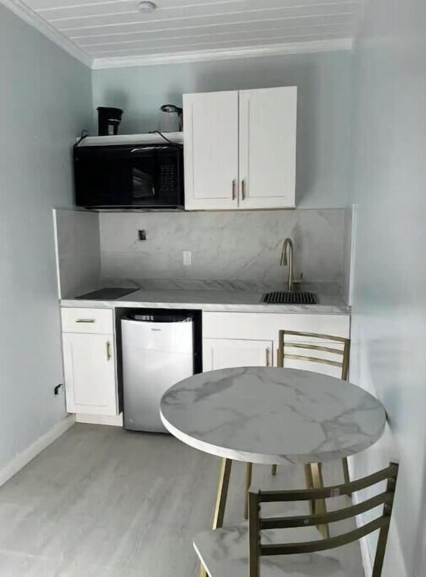 Fridge, microwave, stovetop, coffee/tea maker