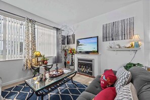 TV, fireplace, video games, books - 25%off/Disney 9mi/PrivatePool/Golf/PlayYard/Courts (Davenport)