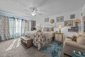 5 bedrooms, desk, iron/ironing board, travel cot